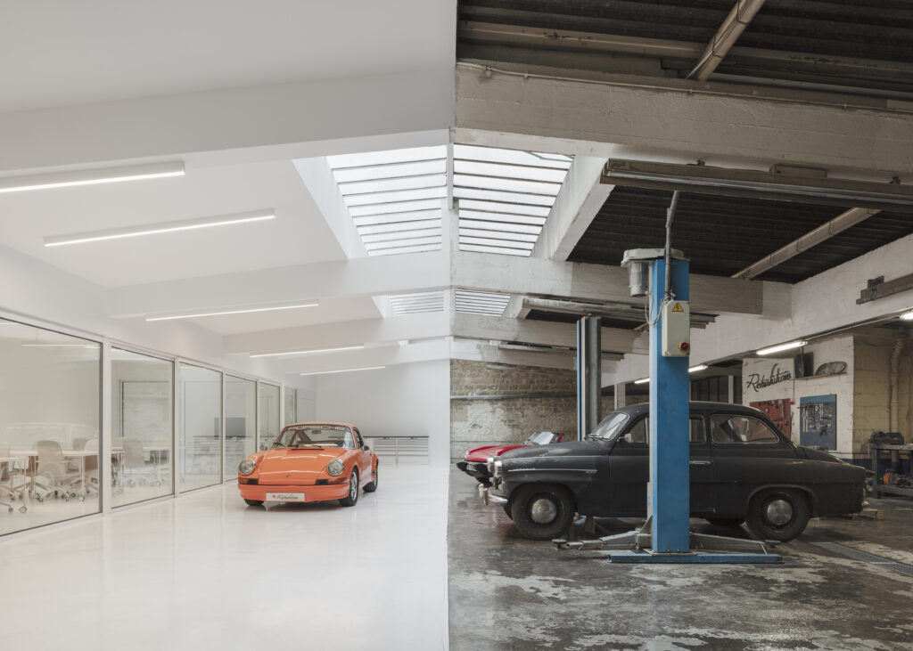 GARAGE RETRO-FUTURE